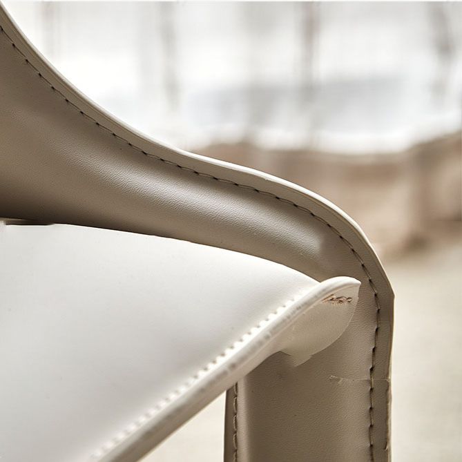 Silla de comedor contemporánea de cuero Silla de comedor de metal con respaldo sólido con brazo