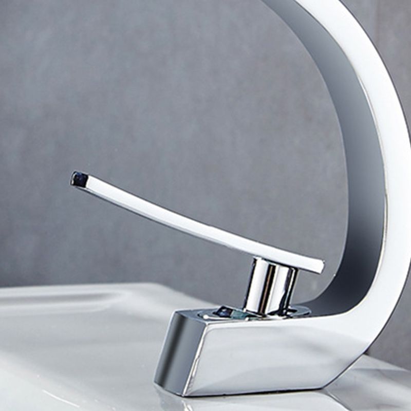 Light Luxury Bathroom Faucet Single Hole Basin Lavatory Faucet with Lever Handle