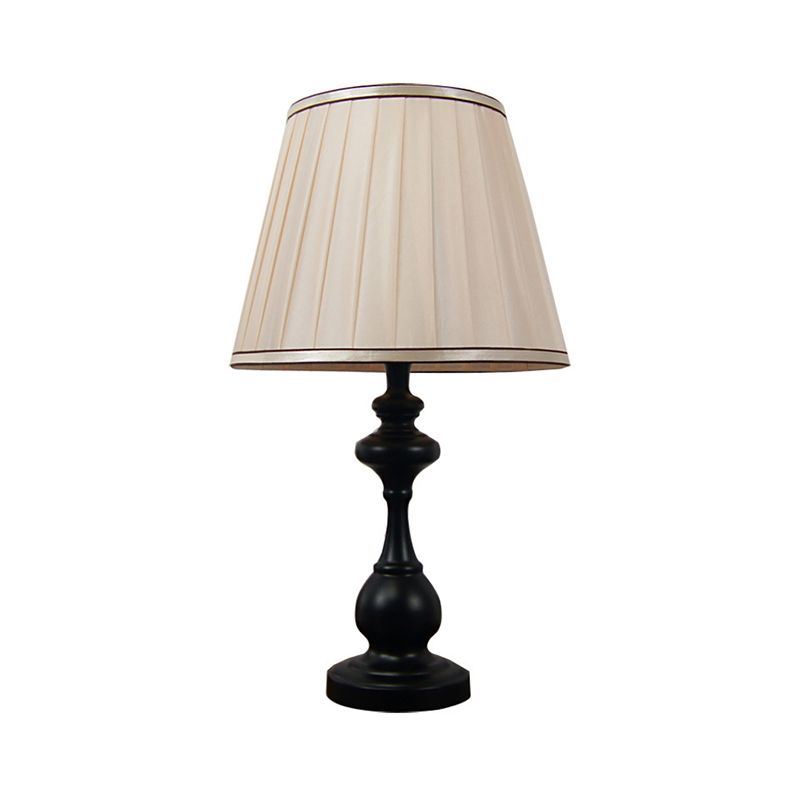 Taste en tissu plissé Light moderne 1 lampe de lecture beige moderne, base en métal noir incurvé