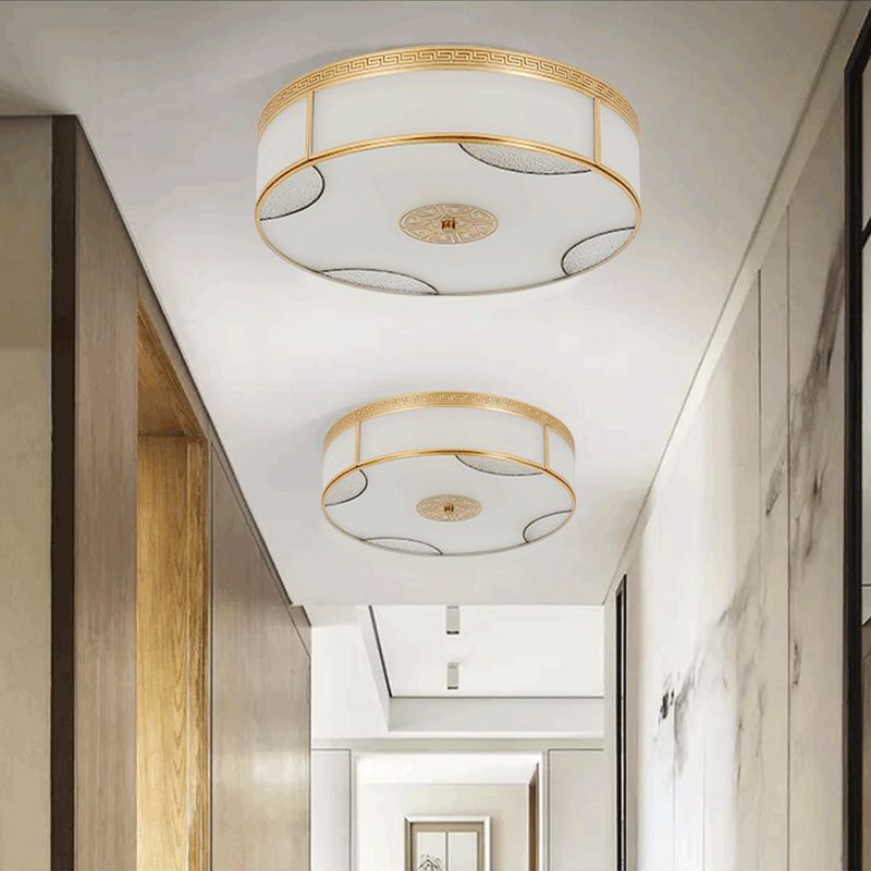 Chinesisches Stil Drum Flush Ceiling Light 14 "/18" /21.5 " W 3/4/6-Light Matte White Glass Flushmount Lighting in Brass