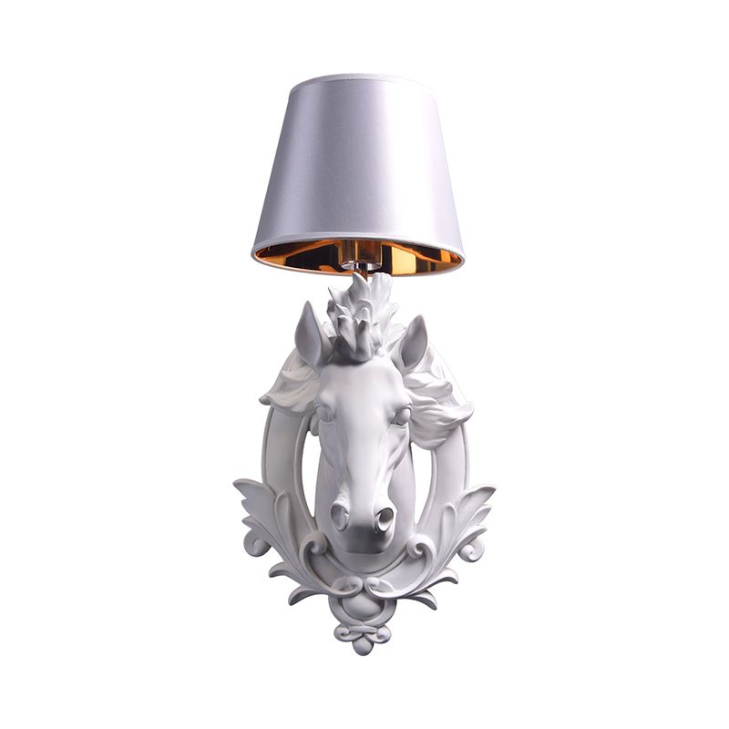 Lámpara de montaje en pared de caballo blanco, aplique de pared de resina con 1 bombilla y pantalla cónica para sala de estar, 9,5 "/12" de ancho