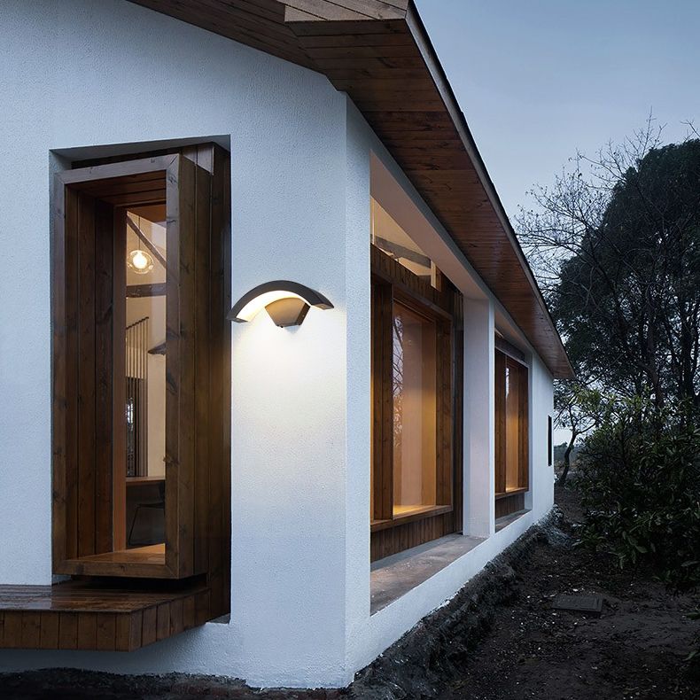 Moderne Stil Aluminium Wandleuchten Arc Form 11,5 "breites LED -Wandlicht für Outdoors