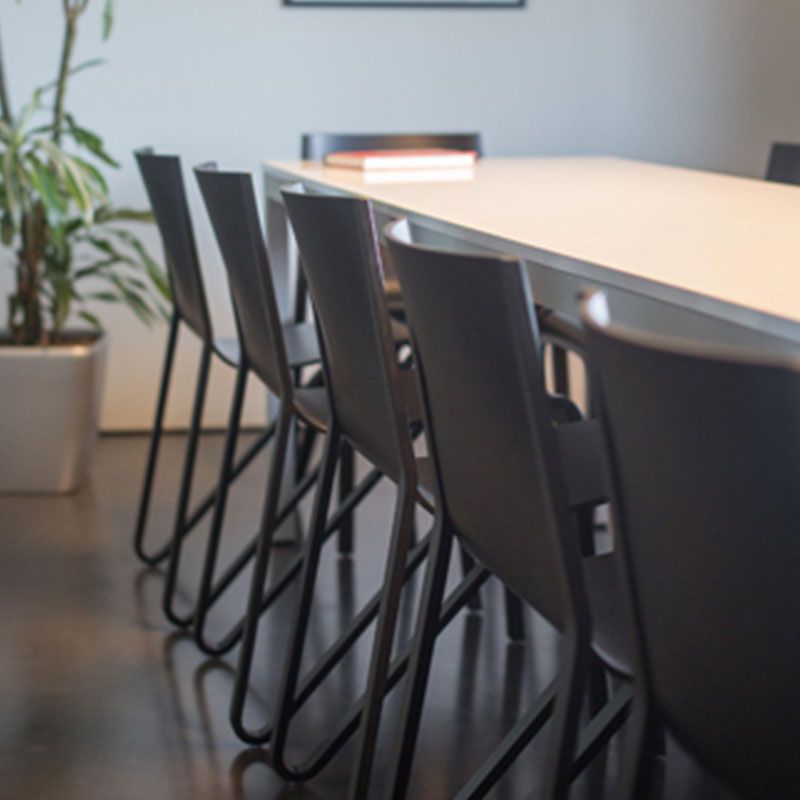 Contemporary Style Armless Chair Plastic Solid Back Side Dining Chair for Restaurant