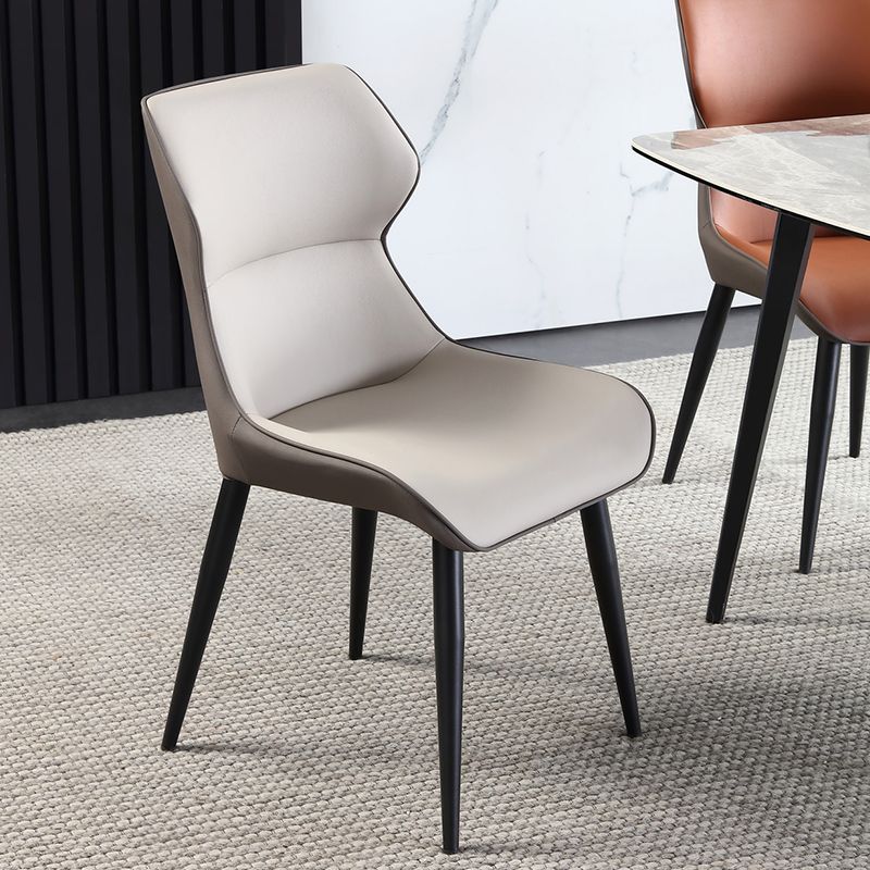 Chaise de salle à manger industrielle chaise latéral à oreilles avec des jambes en métal noir pour usage domestique