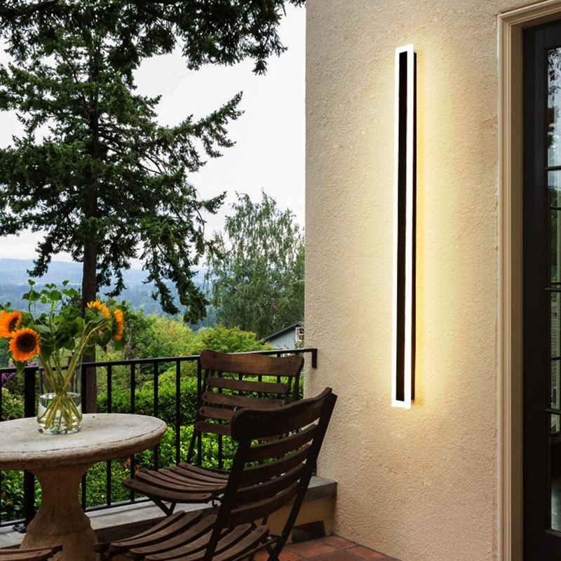 Linear Shape Metal Wall Light Modern Style 1 Light Wall Mount Lighting in Black