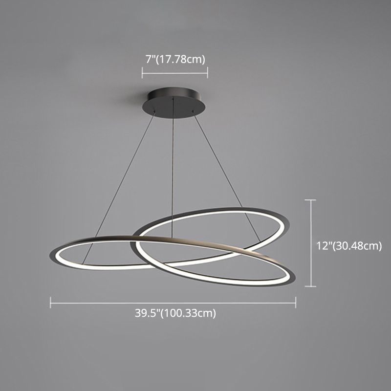 Luminaires suspendus contemporains en métal.