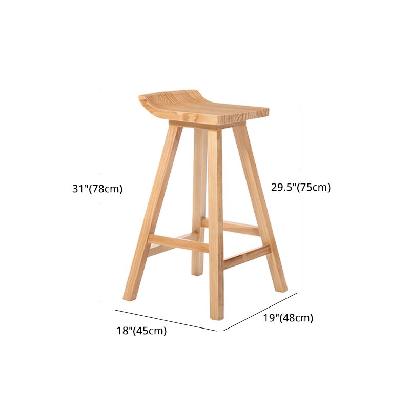 Taburete de bar interior contemporáneo de madera maciza con reposapiés y asiento de madera