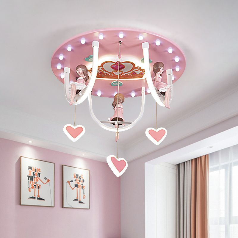Cartoon Girl e Swing Flush Lamp Resine Kids Room LED Lighting Fixture con Loving Heart Detail in Pink