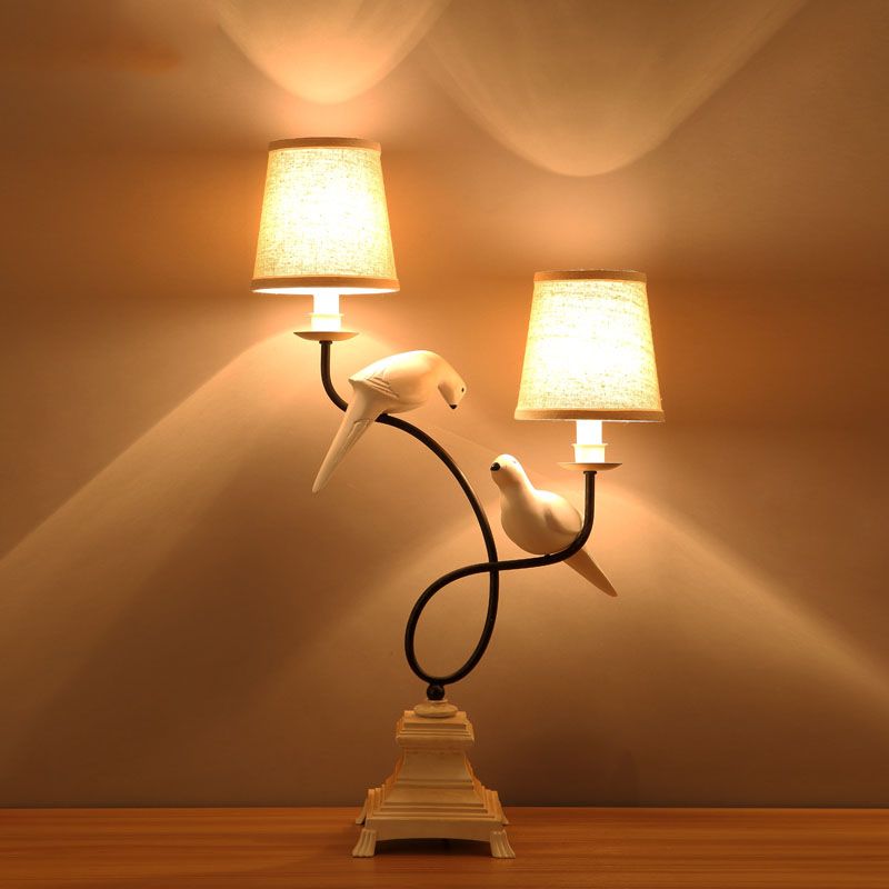 Stoff Barrel Schatten Tisch Licht moderne 2 Lampenlampen Leinwandlampe mit Tauben -Deco