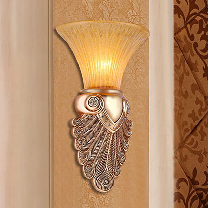 Lámpara de pared acampanada de ámbar vidrio antiguo de prisma 1 luz de dormitorio de luz con base de cola de pavo real, 10 "/13" de ancho