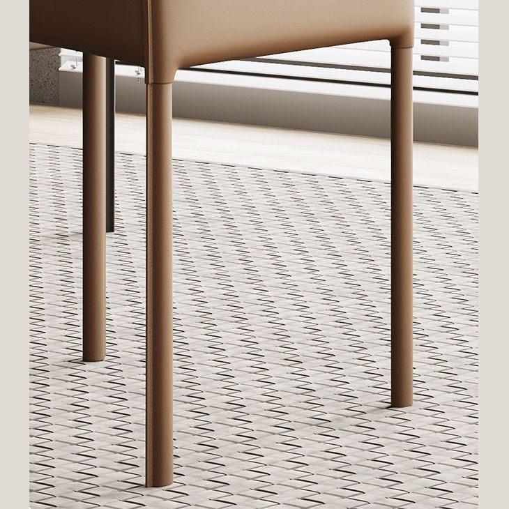 Zeitgenössischer Stil Metal Dining Armstuhl Mattes Finish Square Essstuhl für den Heimgebrauch