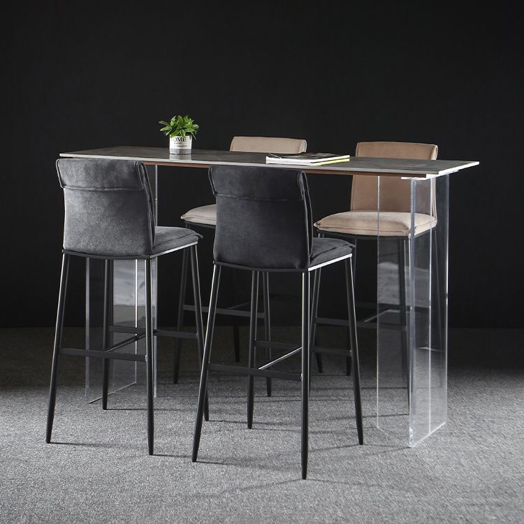 Taburete de bar moderno tapizado con respaldo sin brazos y base de metal