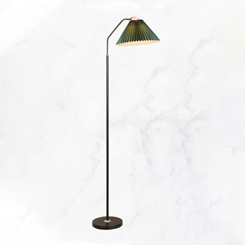 Lampada da pavimento contemporanea luce a pavimento colorata con tonalità in tessuto per camera da letto