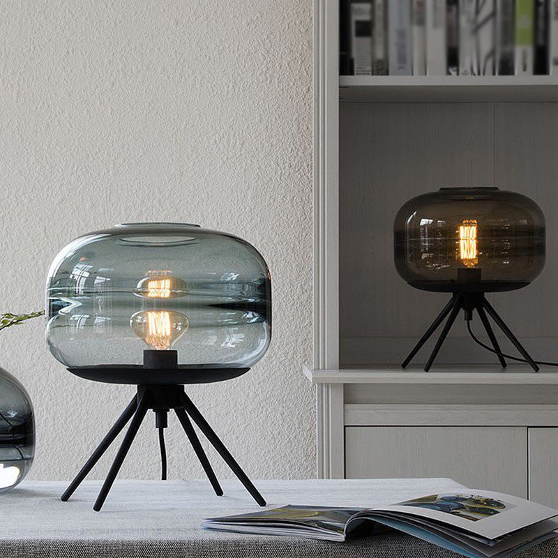 Lampe de table en verre de tambour de style nordique de style simplicité 11,5 "de largeur de chambre à coucher avec base de trépied en métal noir