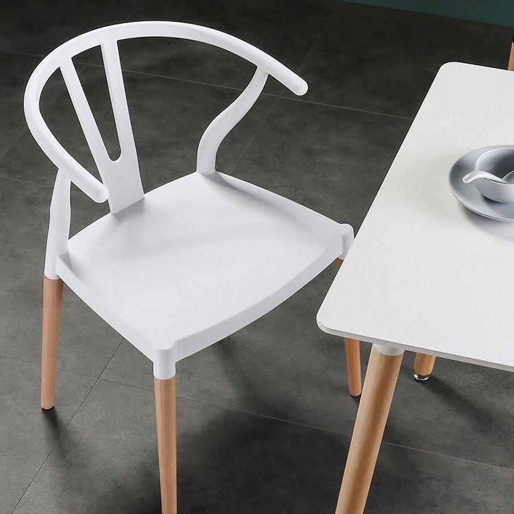 Sedia moderna del braccio braccio di faggio con finitura opaca sedia da pranzo in plastica