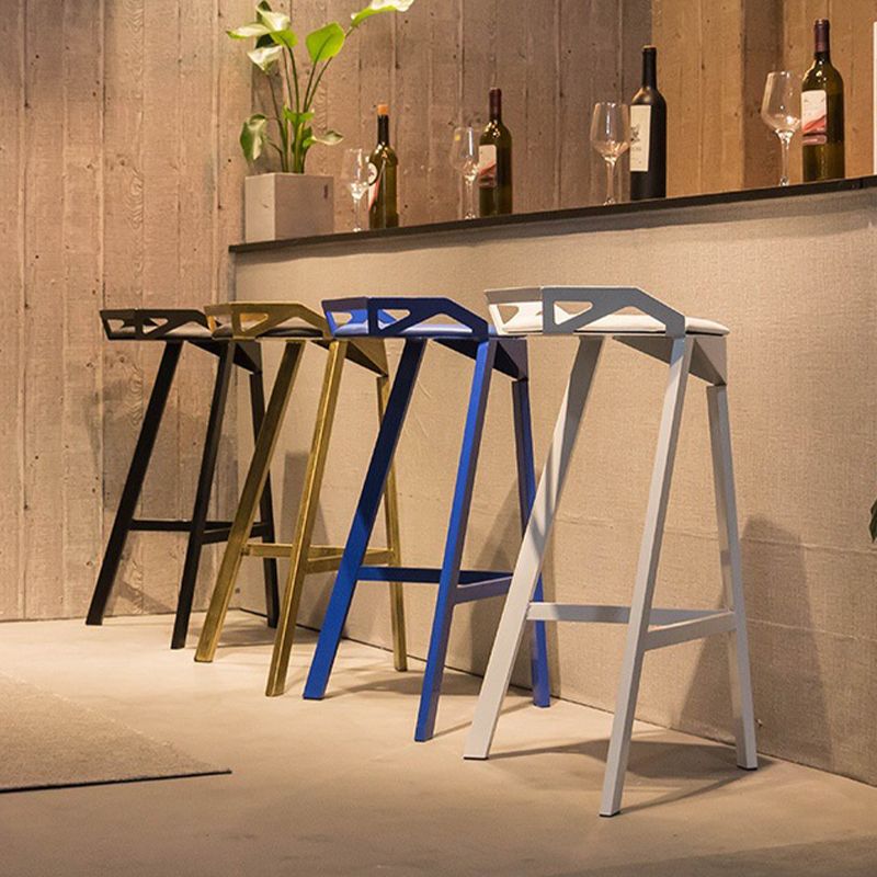 Modern Armless Backrest Counter Stool Iron Bar Stool with Cushion and Pedal for Bar