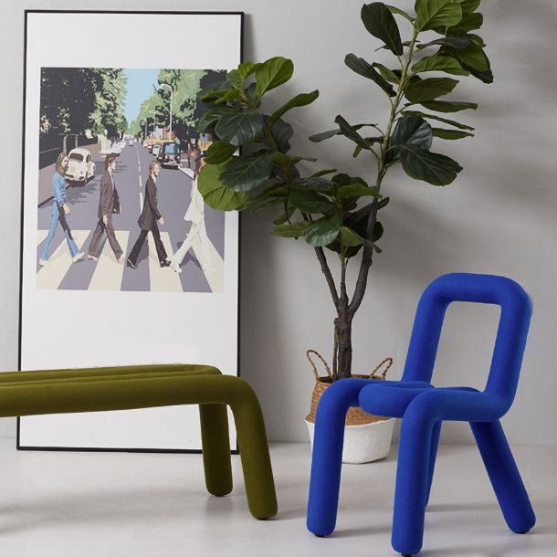 Silla lateral de salón de estilo diseñador de terciopelo, silla de comedor con respaldo abierto y acabado mate