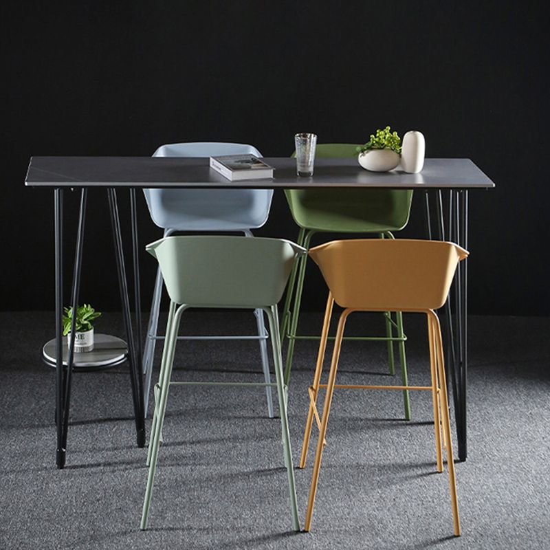 29-Zoll-Moderne Counter Bar Stool Armless Plastic Innenstuhl mit Fußstütze