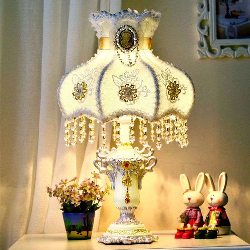 Aqua geschulpte nachtkastje Lamp European Court 1 Head Fabric Night Tafellicht met kralendecoratie