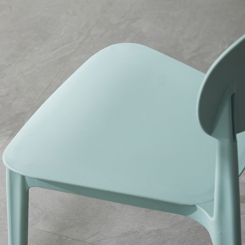 Chaise de salle à manger sans accoudoirs à dossier ouvert Chaises d'appoint empilables en plastique (Ensemble de 4)