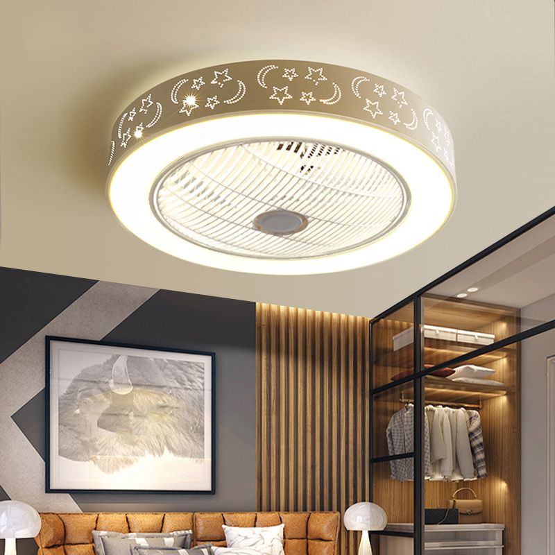 Weiß ausgehöhlter Deckenventilator Nordic Metal LED Runde Halbblüzlicht für Schlafzimmer