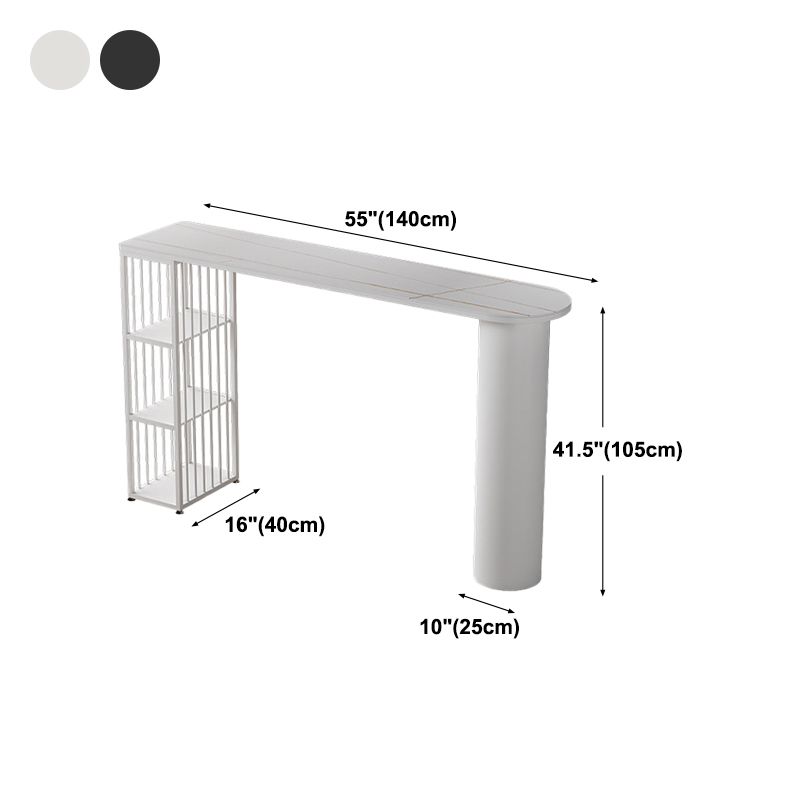 Table à manger au bar contemporain avec étagères talent de hauteur de bar intérieure base de fer