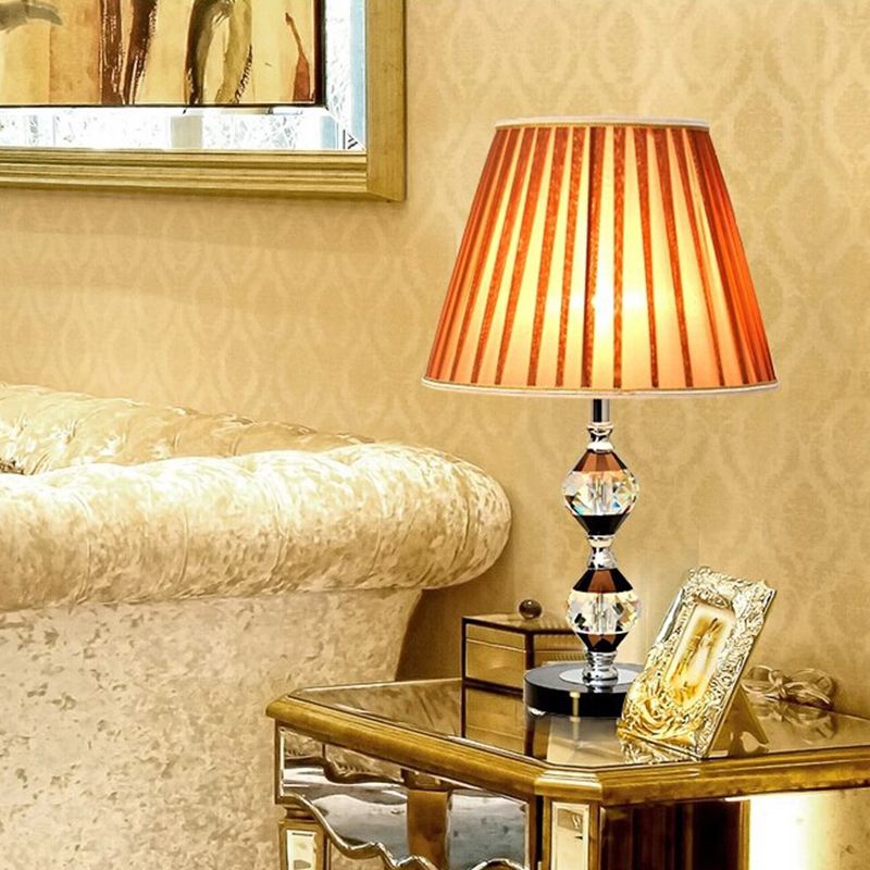 Lampe de table à abat-jour conique en tissu, petite lampe de bureau moderniste à 1 ampoule en noir pour chevet