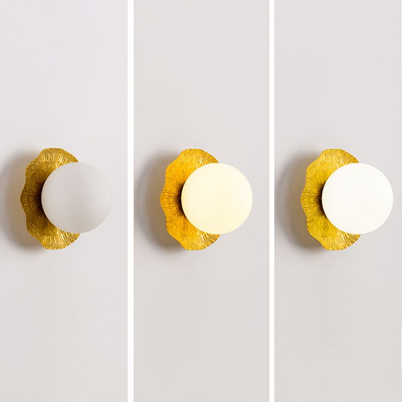 Single Modernism Golden/Black Wall Mounted Sconce Shaded Wall Light for Foyer