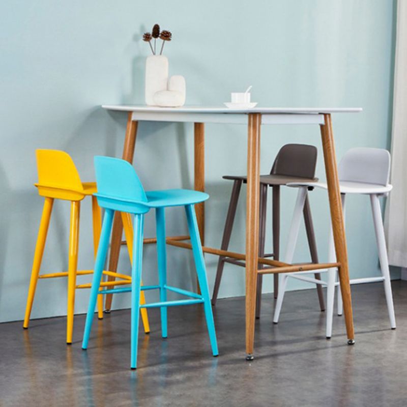 Contemporary Low Back Bar Stool Plastic Footrest Stool for Restaurant