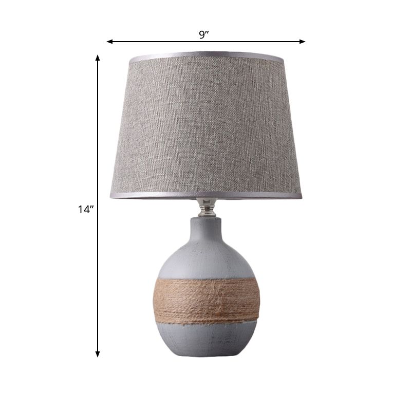 Flaxen/grijze 1-licht nachtkastje Lamp Traditionele stof Drum Desk Licht met trapezoid/ovaal/Globe keramische basis