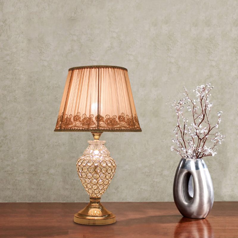 1 Kopf Rose-Trim konisch leichter ländlicher Goldfalten-Stoffnachtlampe mit Topfkristallbasis