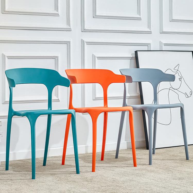 Silla de comedor plástica contemporánea del final mate de la silla del brazo de la parte posterior abierta del restaurante