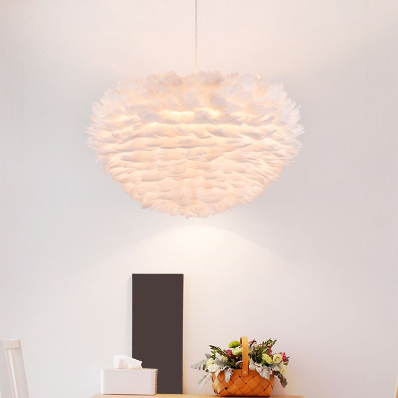 Chambre suspendue suspendue à suspension blanche moderne avec une teinte plume ronde