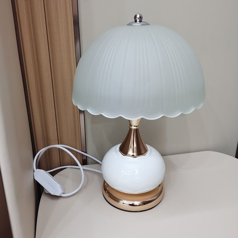 Minimalistische Kuppel Schattentischlampe Gefriertes weißes Glas 1 Kopf Wohnzimmer Nachtlicht