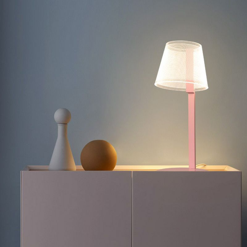 Lampada da tavolo con paralume affusolato Macaron acrilico per bambini camera da letto LED comodino idee di illuminazione