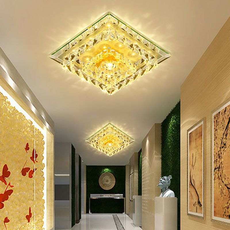 Plafoniera da incasso quadrata in cristallo. Apparecchio di illuminazione contemporaneo con montaggio a incasso a LED trasparente