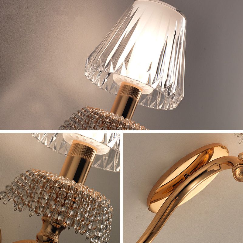 Acrilico conico a parete Light Sconce Contemporary Style 1 Bulb Finitura in ottone Montaggio parete Light con accento di cristallo chiaro