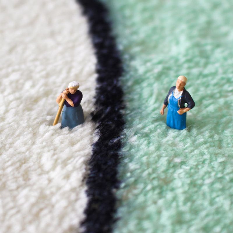 Light Grey Simple Rug Polyester Line Rug Non-Slip Backing Area Rug for Living Room