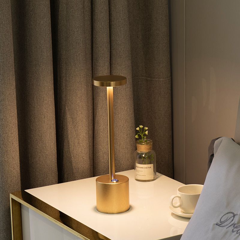 Luce da tavolo a 1 luce arrotondata con porto USB lampada da tavolo moderna per camera da letto