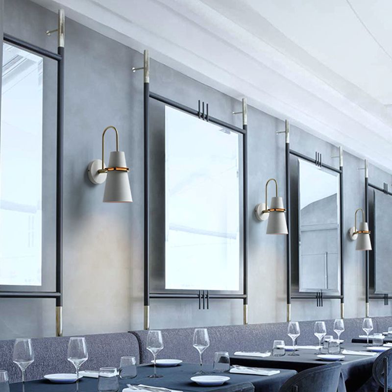 Modernismo Lámpara de pared de metal ligero de 1 cabeza de modernismo en negro/blanco/azul para el comedor