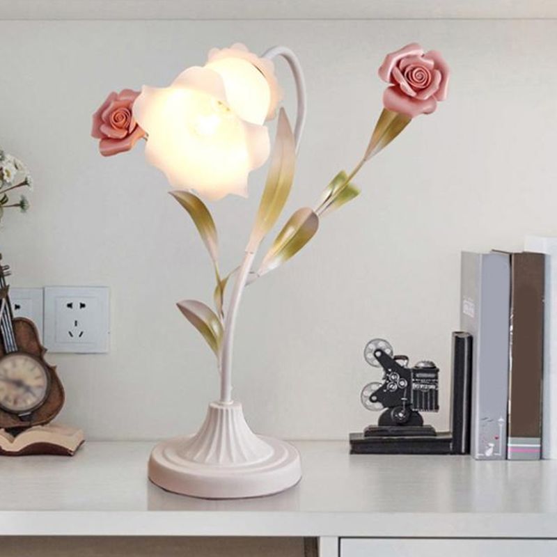 Lámpara de comedor de comedor de jardín de mesa de 1 bulbo con tono de vidrio esmerilado de ópalo floral en rojo/rosa