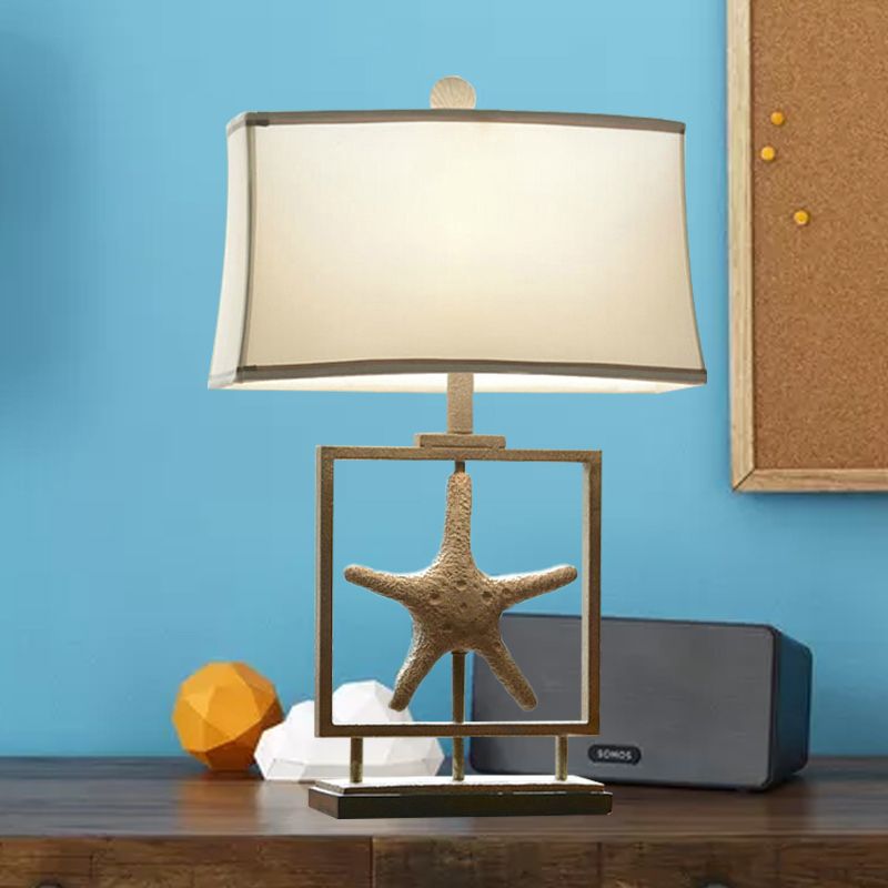 1 lámpara de mesa de bulbo Luz de resina rústica de resina de estrella de mar con sombra de tela rectangular en blanco