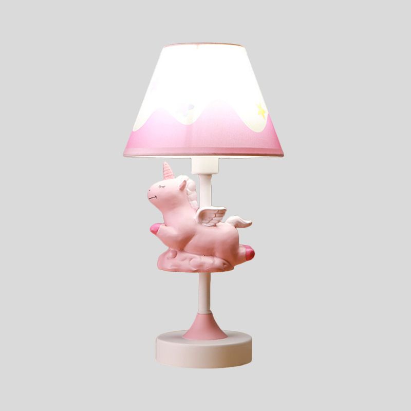 Camera da letto unicorno Night Light Resina Light Aftaio da cartone animato Lampada da tavolo in rosa/giallo/blu con tonalità in tessuto cono