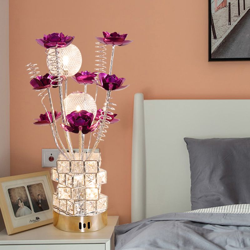 Lampada da tavolo floreale Art Decor Lampada da scrivania a LED in alluminio con base in blocco di cristallo in viola/rosso per comodino