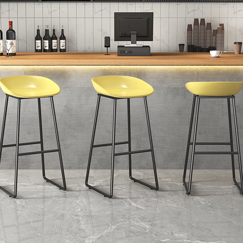 Modern Style Plastic Backless Counter High Stool with Metal Base