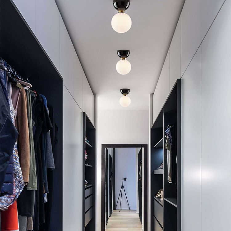 Globe semi-inbouwlamp Ultramoderne melkglazen plafondlampen voor de woonkamer