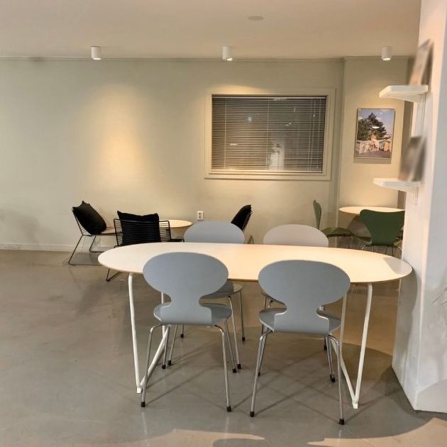 Silla sin brazos de comedor de madera maciza de estilo moderno, silla sin brazos con respaldo sólido para uso doméstico