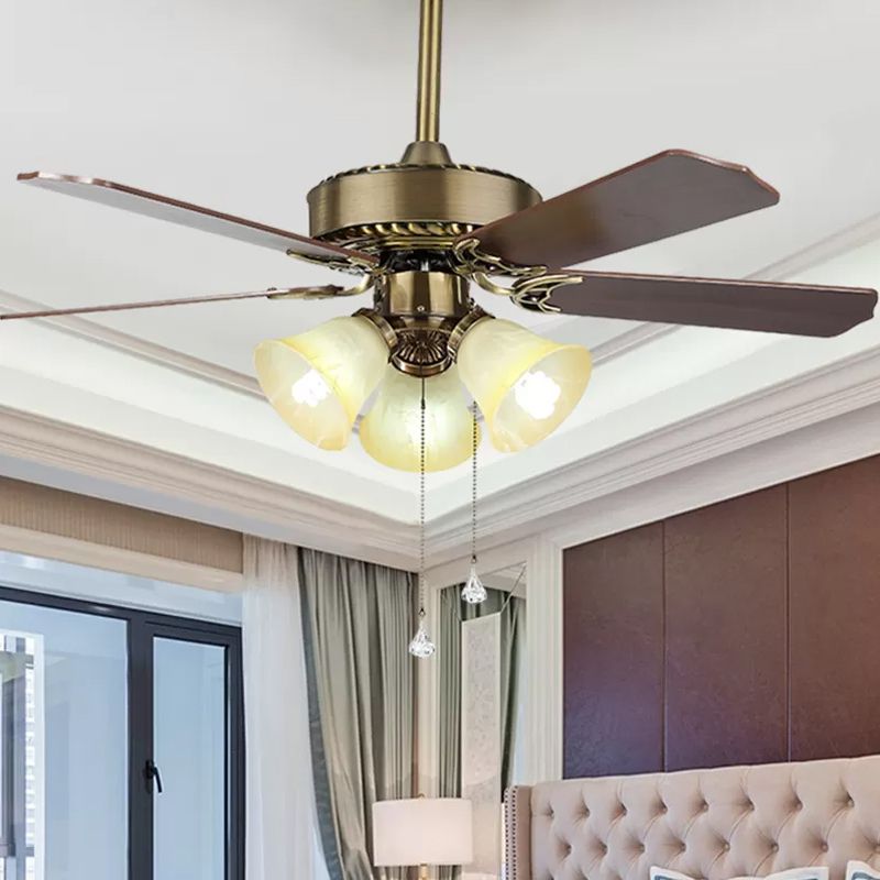 42 "largeur 3-Light Bell Semi Flush Mount Farmhouse Finition Gold Verre givré 3 lames Plafonde Fan Fan Laut avec chaîne de traction