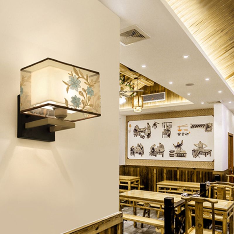 Lámpara de pared rectangular blanca metal clásico 1 lámpara de luz de luz lámpara con patrón de flores