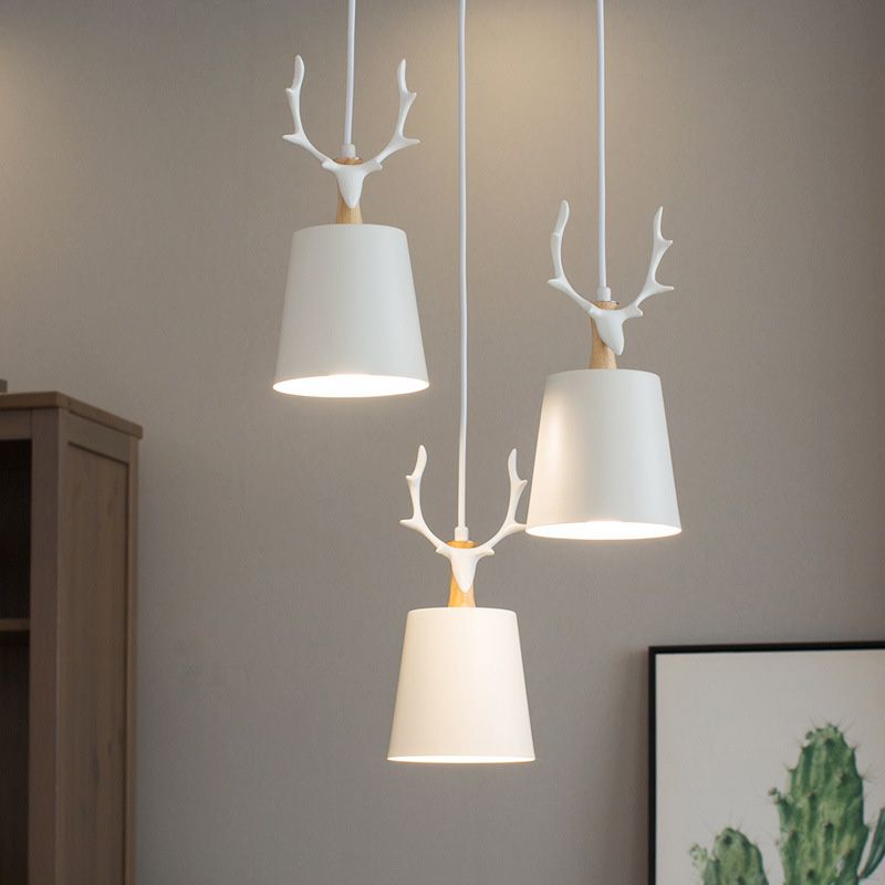 Style nordique 3-Bulb Hanging Light Decoration Pendant Conical Pendant à l'ombre en métal